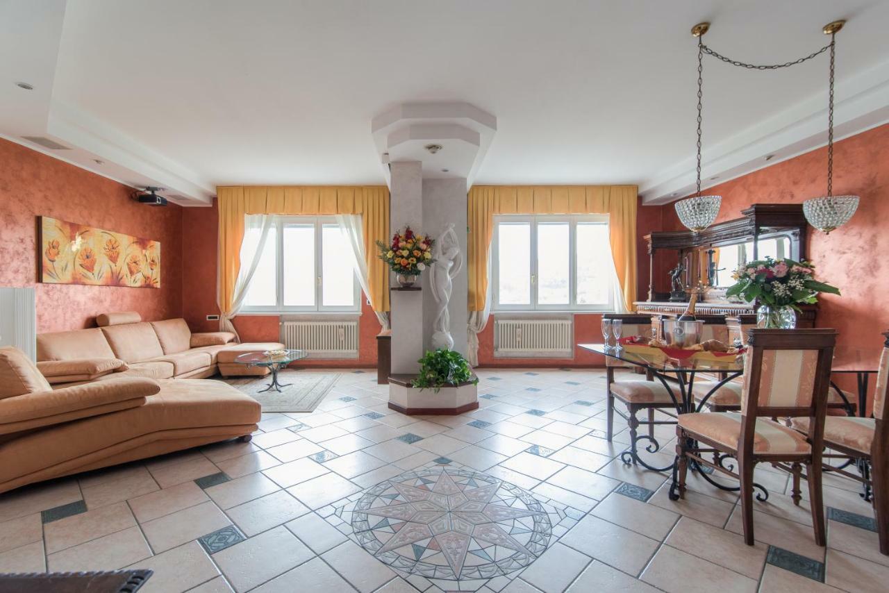 Lo Specchio Sul Lago - The House Of Travelers Комо Экстерьер фото
